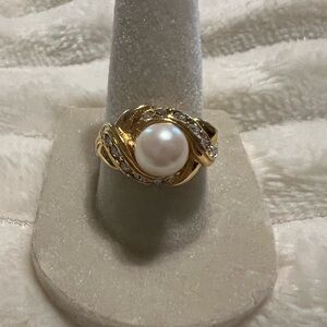 Vintage Avon Gold-Tone Pearl Statement Ring Size 7